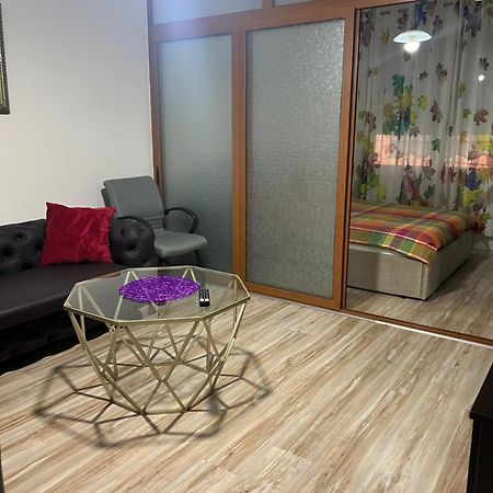 Ergi'S Studio Apartment Tiranë Luaran gambar
