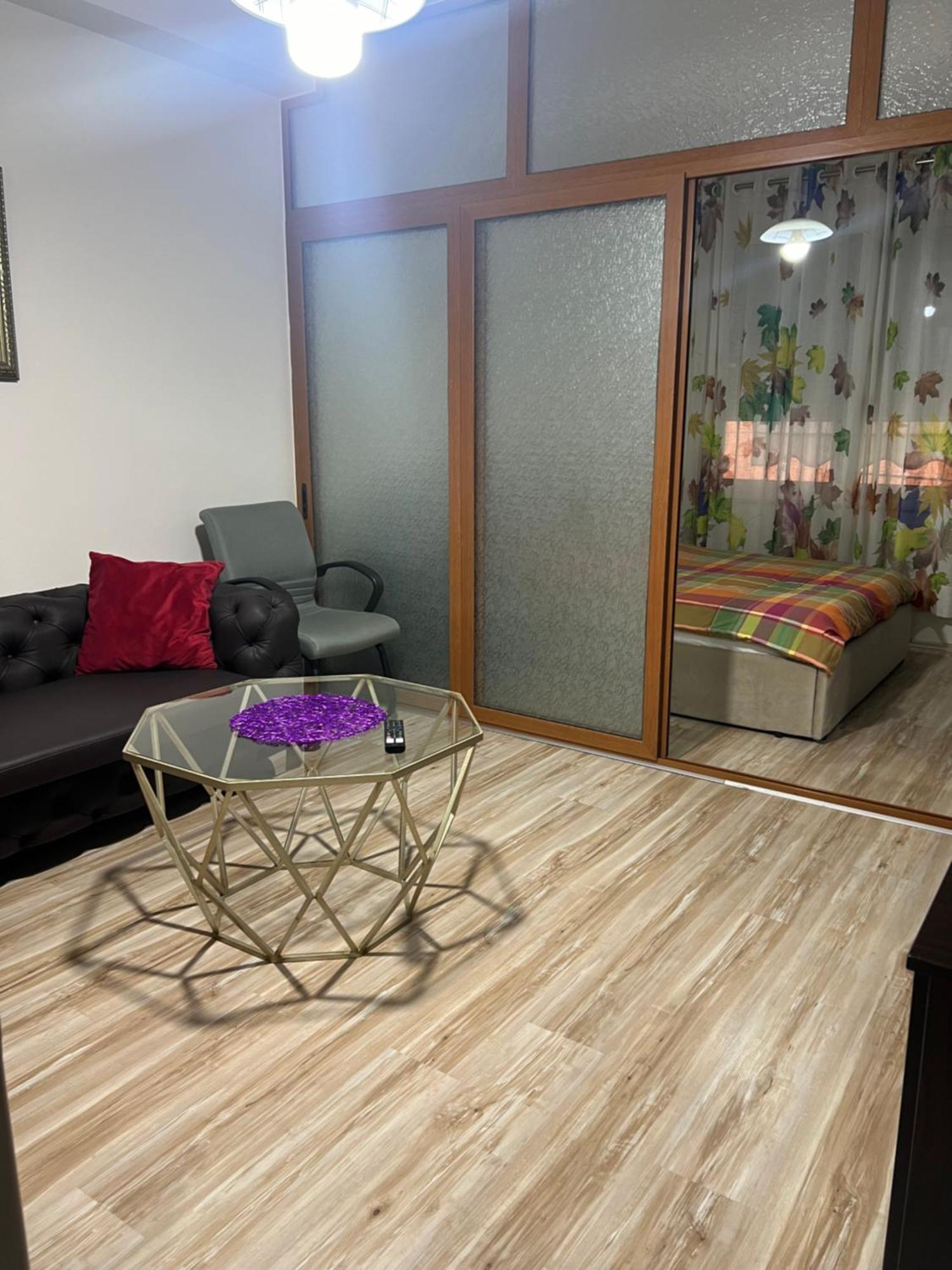 Ergi'S Studio Apartment Tiranë Luaran gambar